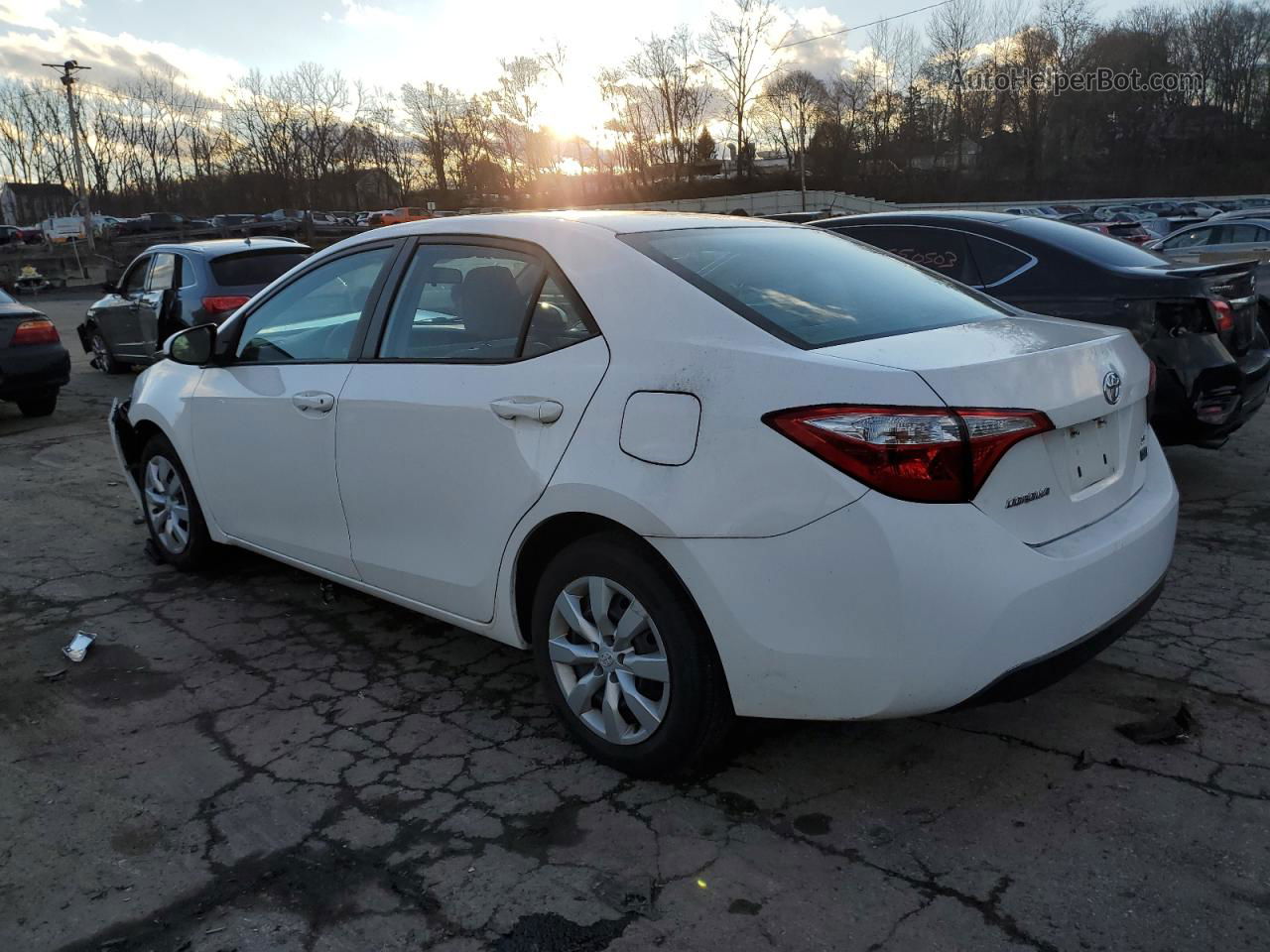 2015 Toyota Corolla L White vin: 2T1BURHE6FC407952