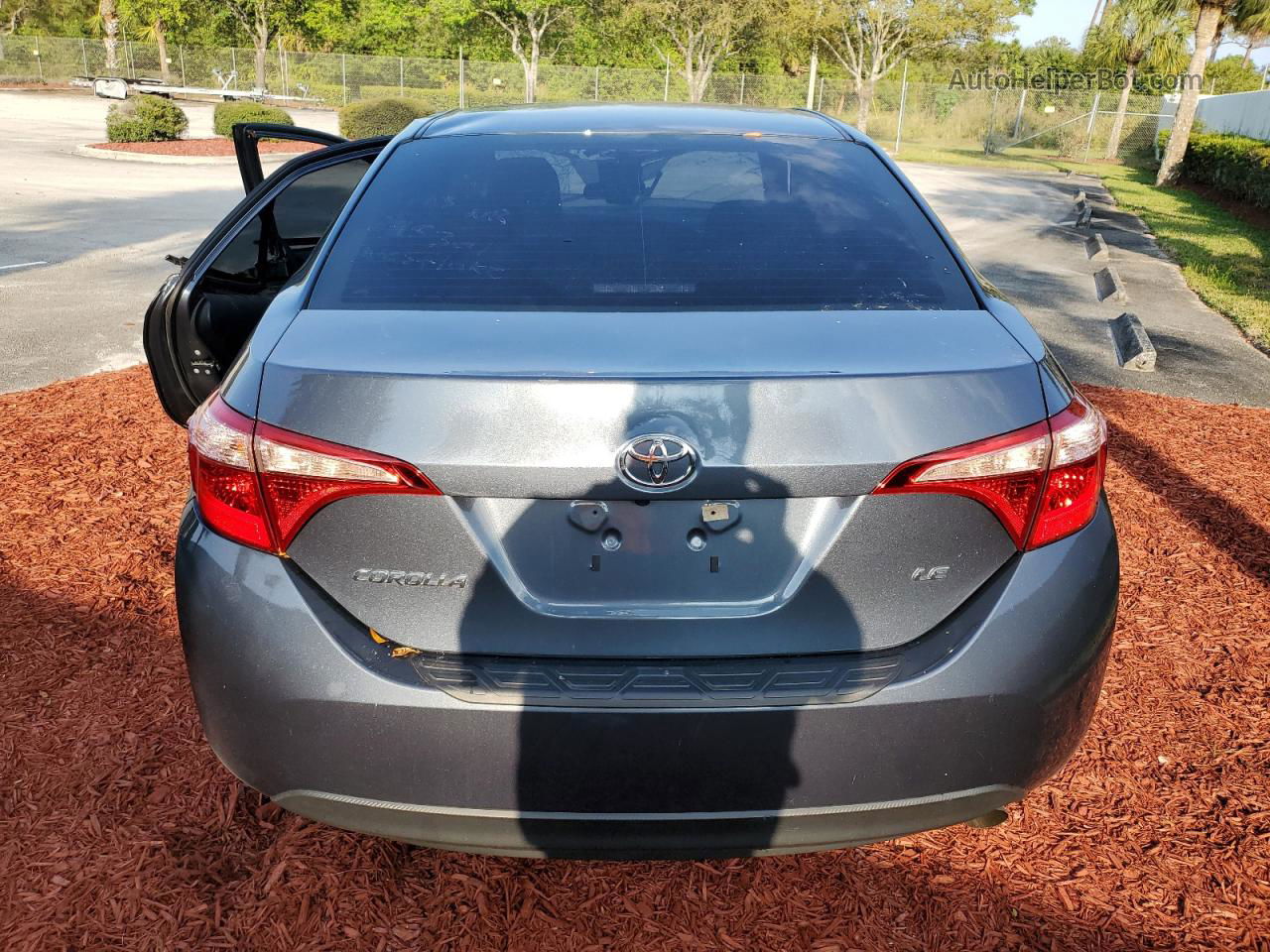 2019 Toyota Corolla L Blue vin: 2T1BURHE6KC245301