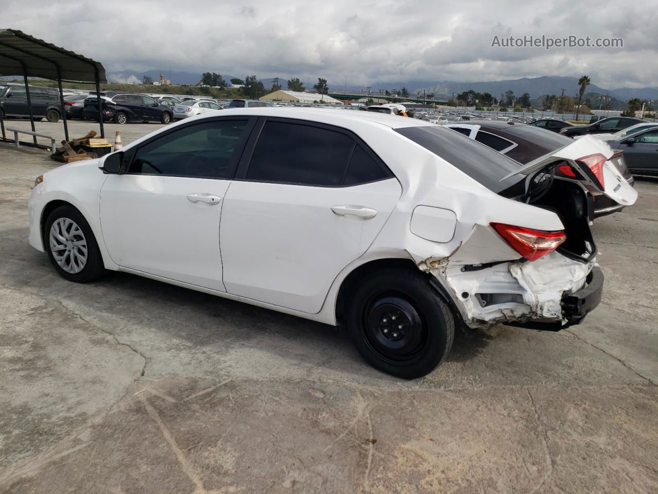 2019 Toyota Corolla L White vin: 2T1BURHE7KC149564