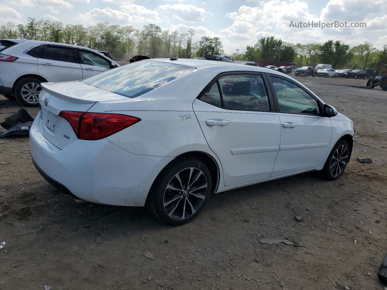 2019 Toyota Corolla L White vin: 2T1BURHE8KC152697