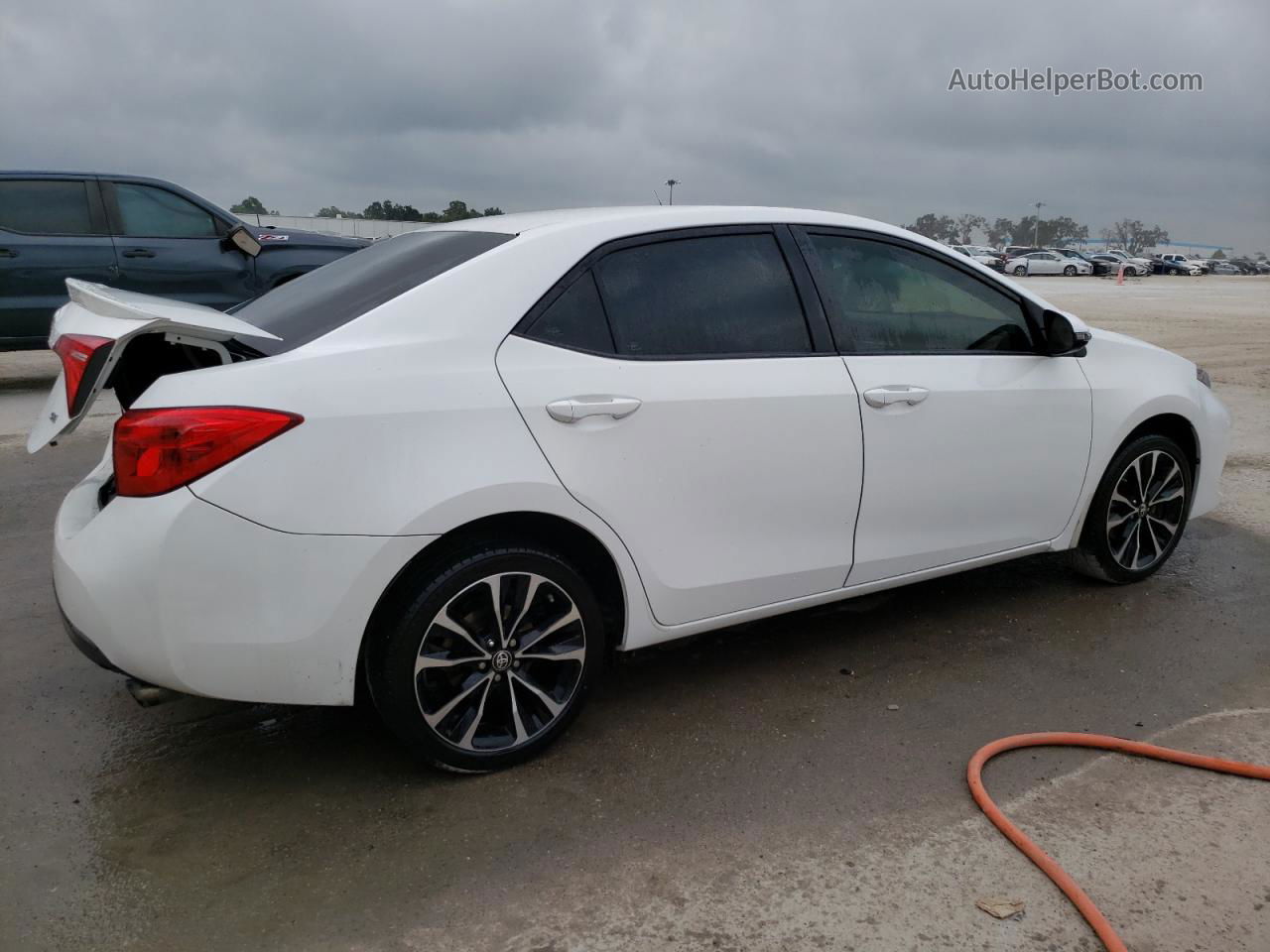 2017 Toyota Corolla L White vin: 2T1BURHE9HC871627