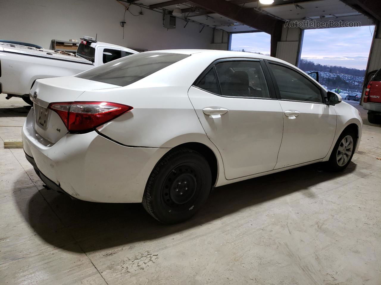 2015 Toyota Corolla L White vin: 2T1BURHEXFC341647