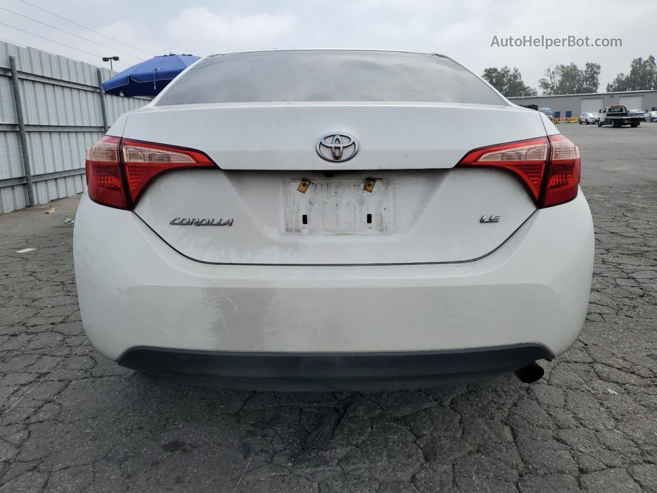 2019 Toyota Corolla L White vin: 2T1BURHEXKC132127