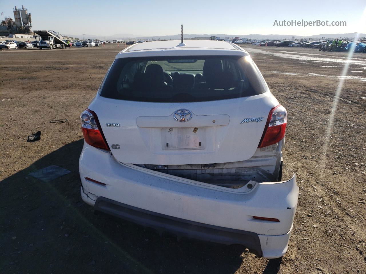 2010 Toyota Corolla Matrix  White vin: 2T1KU4EE1AC385570