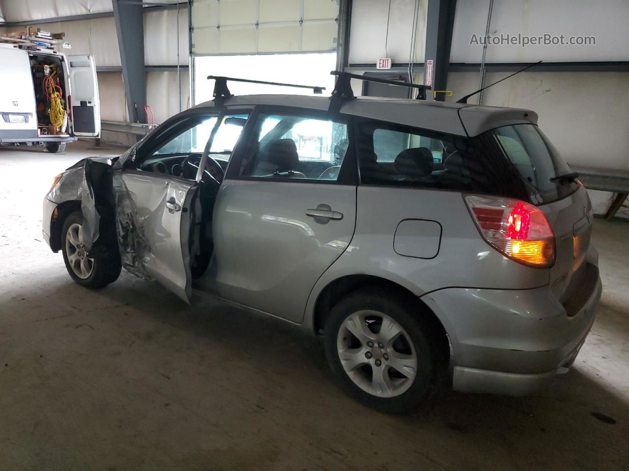 2005 Toyota Corolla Matrix Base Silver vin: 2T1LR30EX5C550545