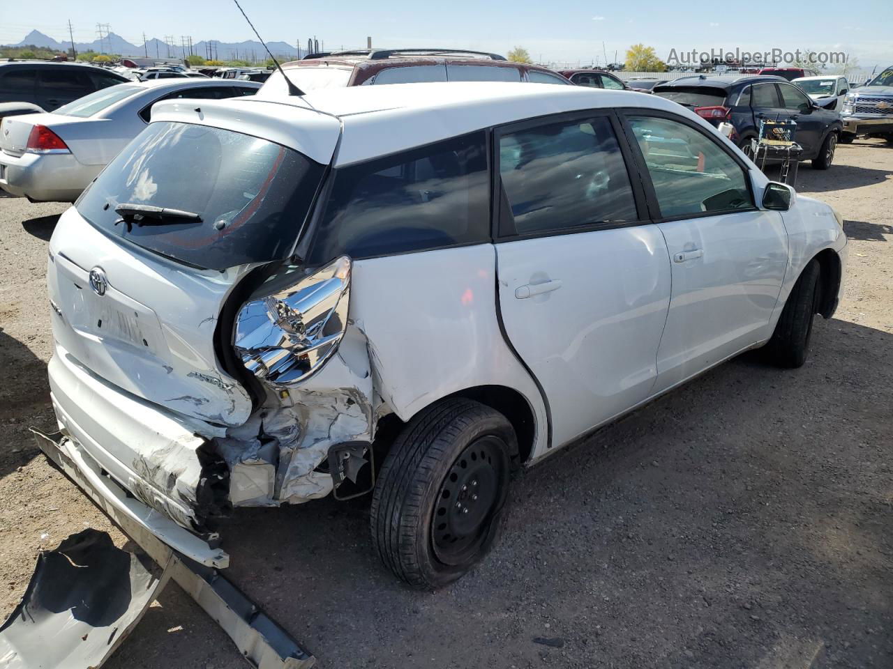 2005 Toyota Corolla Matrix Base White vin: 2T1LR32E95C335767