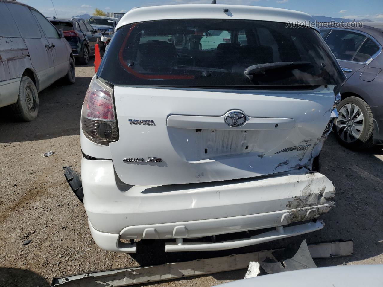 2005 Toyota Corolla Matrix Base White vin: 2T1LR32E95C335767