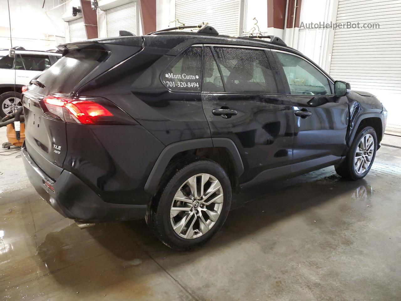 2021 Toyota Rav4 Xle Premium Черный vin: 2T3A1RFV8MC228226