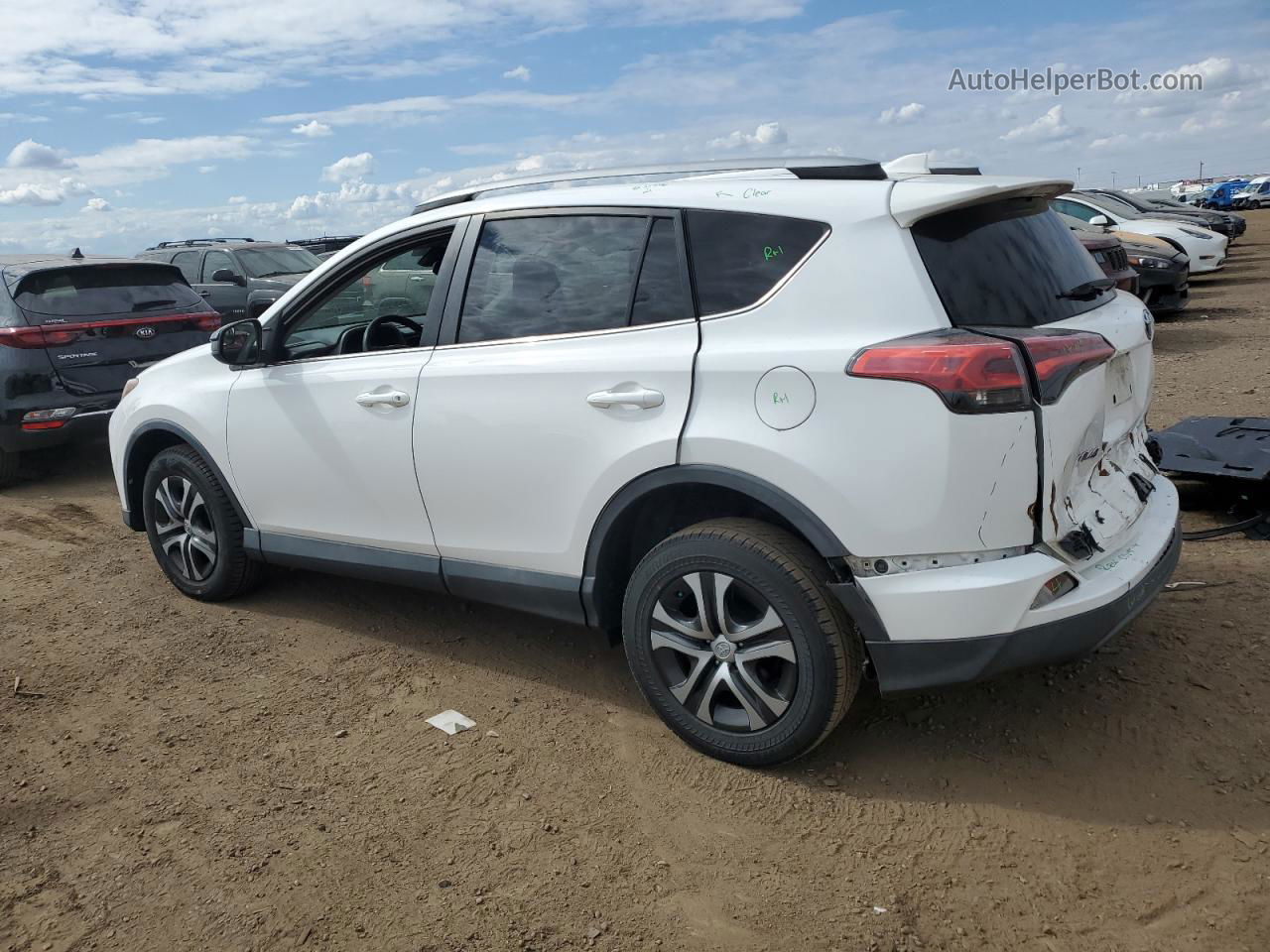 2017 Toyota Rav4 Le White vin: 2T3BFREV5HW552407