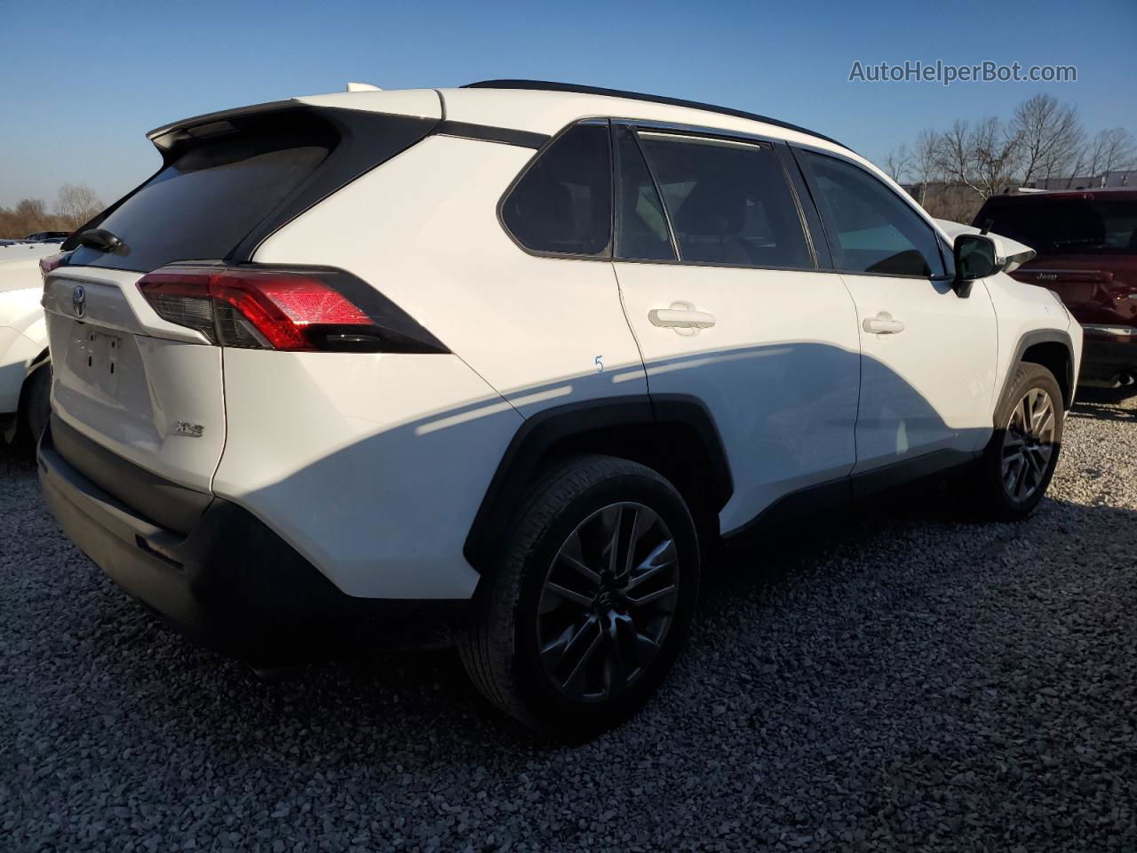 2019 Toyota Rav4 Xle Premium White vin: 2T3C1RFV6KC018228