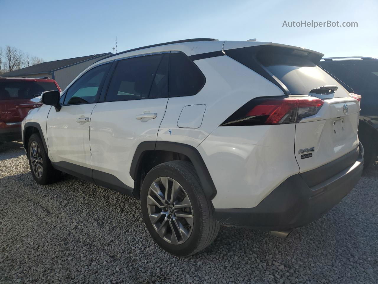 2019 Toyota Rav4 Xle Premium White vin: 2T3C1RFV6KC018228