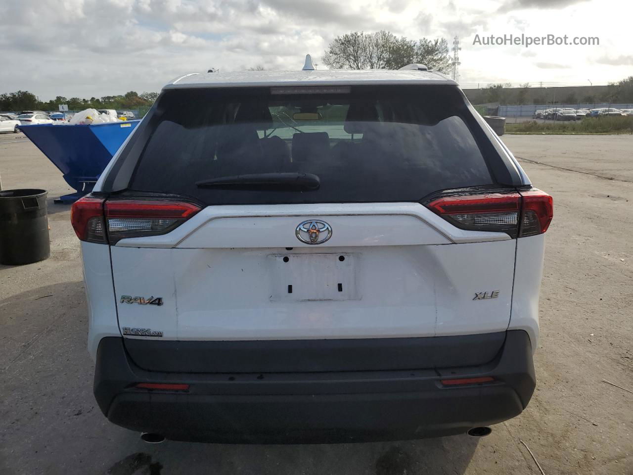 2019 Toyota Rav4 Xle Premium White vin: 2T3C1RFV7KW048823