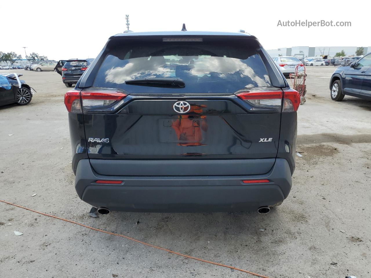 2021 Toyota Rav4 Xle Premium Черный vin: 2T3C1RFV7MC115702