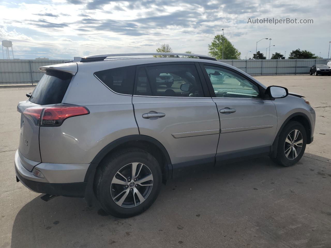 2017 Toyota Rav4 Xle Silver vin: 2T3RFREV4HW613907