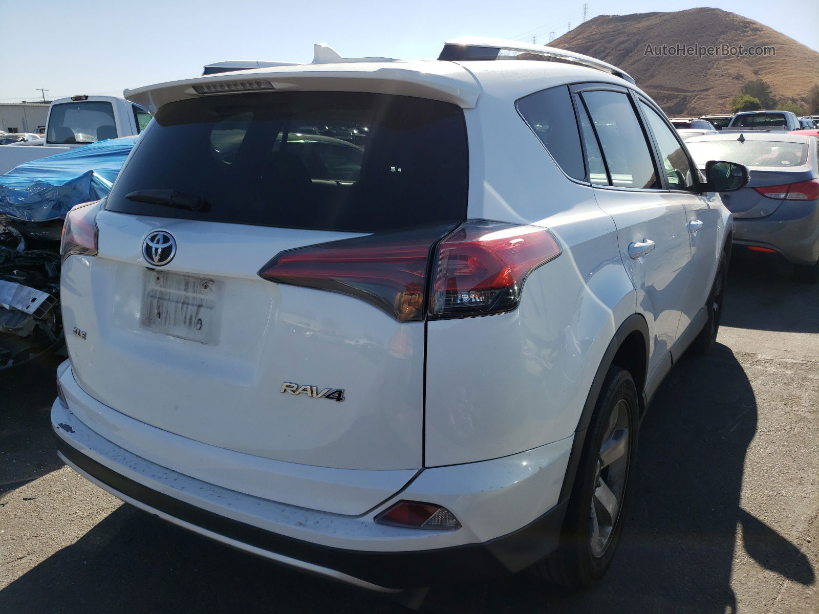 2016 Toyota Rav4 Xle White vin: 2T3WFREV0GW245663