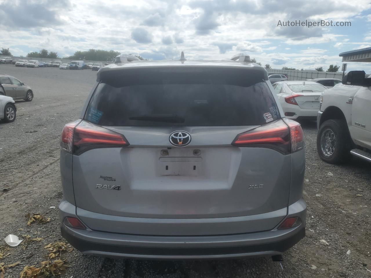 2017 Toyota Rav4 Xle Silver vin: 2T3WFREV5HW368974