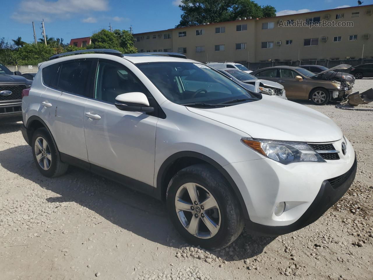 2015 Toyota Rav4 Xle White vin: 2T3WFREV9FW144331