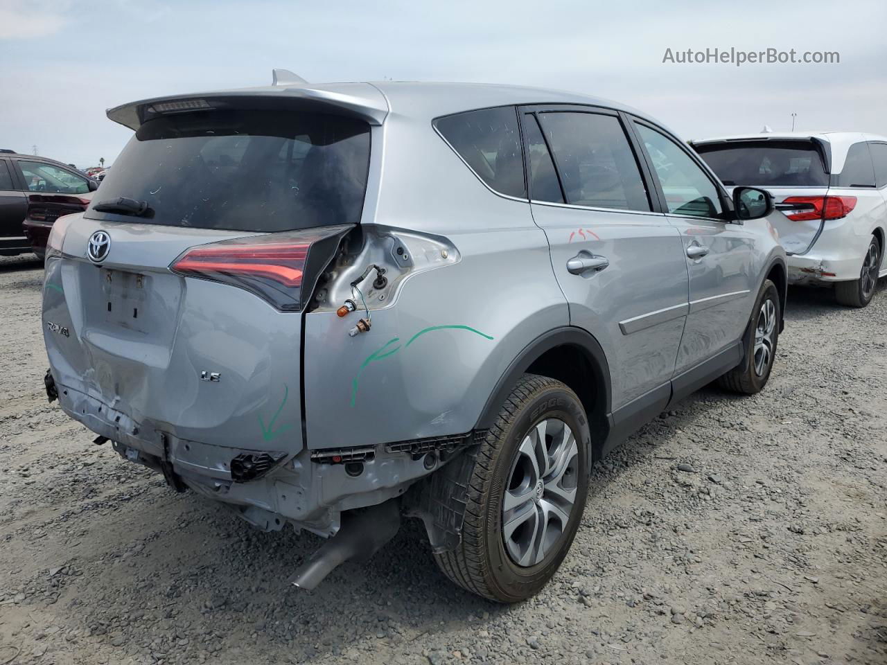 2018 Toyota Rav4 Le Silver vin: 2T3ZFREV0JW458892