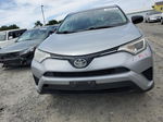 2018 Toyota Rav4 Le Silver vin: 2T3ZFREV0JW458892