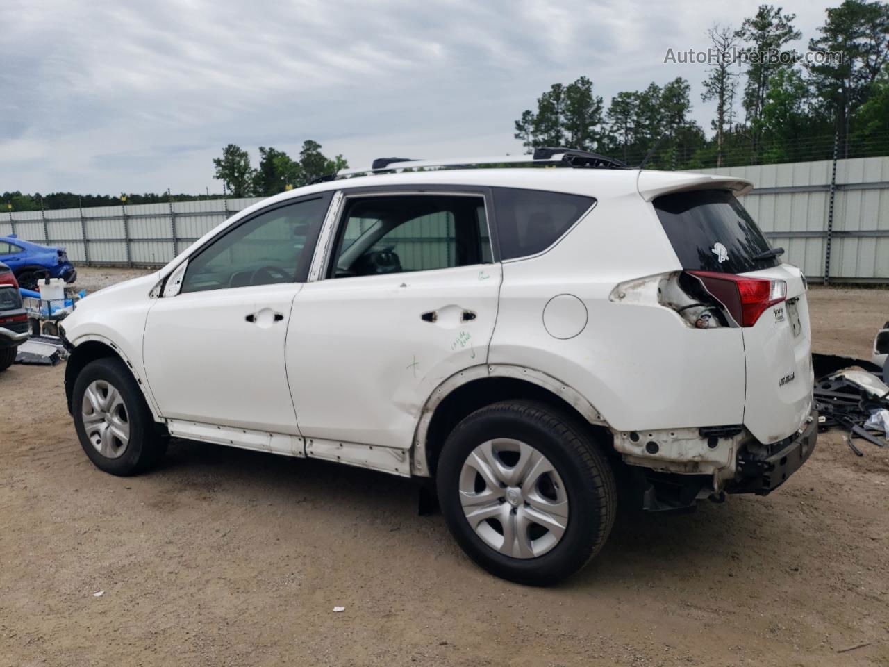 2015 Toyota Rav4 Le White vin: 2T3ZFREV2FW178222