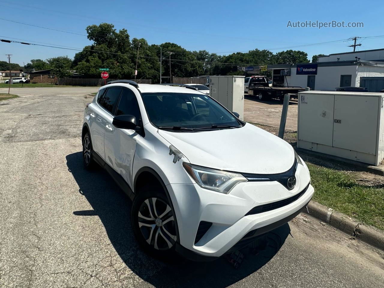 2017 Toyota Rav4 Le White vin: 2T3ZFREV4HW340595