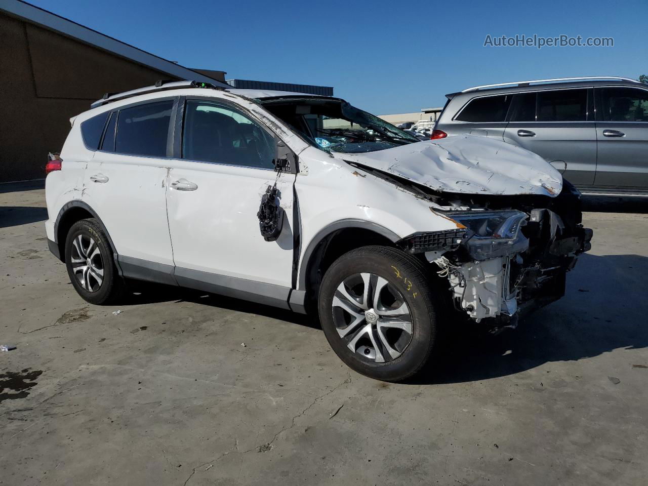 2016 Toyota Rav4 Le White vin: 2T3ZFREV6GW236625