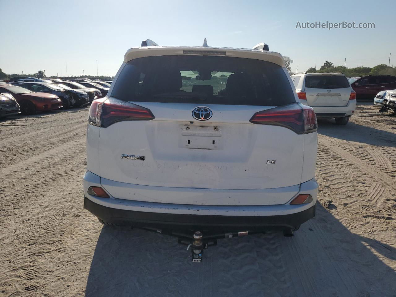 2016 Toyota Rav4 Le White vin: 2T3ZFREV6GW285582