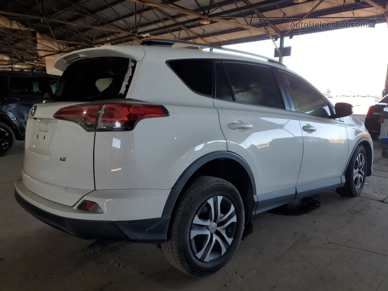 2018 Toyota Rav4 Le Белый vin: 2T3ZFREVXJW419145