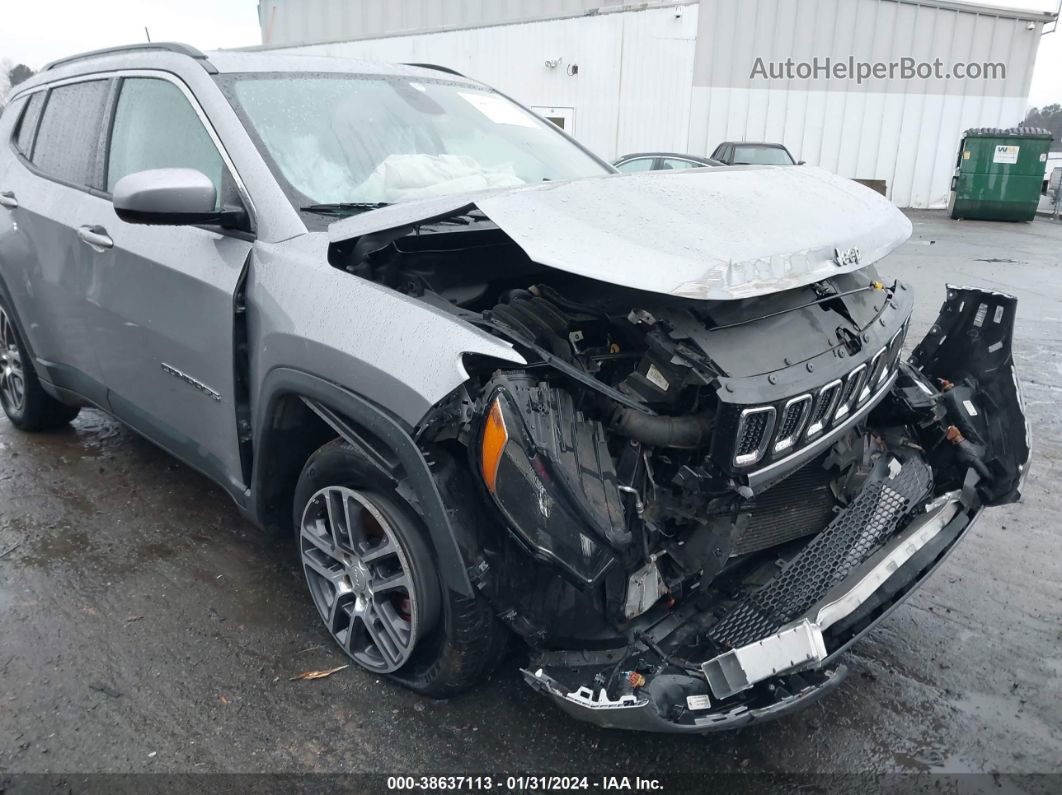 2018 Jeep Compass Sun And Wheel Fwd Silver vin: 3C4NJCBB0JT461075