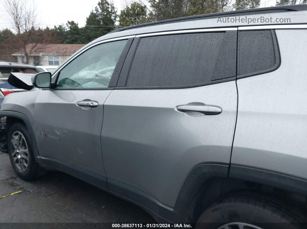 2018 Jeep Compass Sun And Wheel Fwd Silver vin: 3C4NJCBB0JT461075