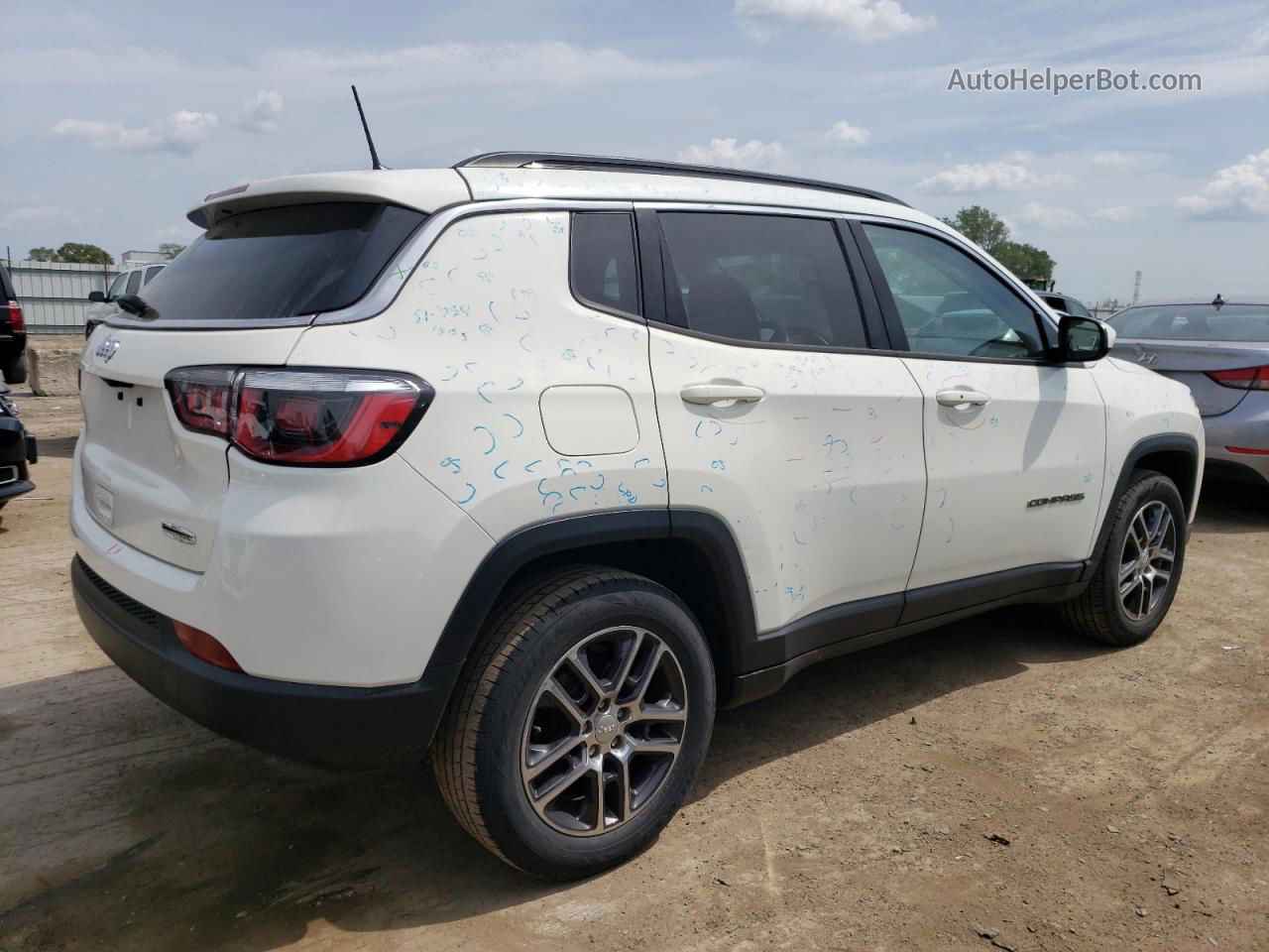 2018 Jeep Compass Latitude White vin: 3C4NJCBB2JT420415