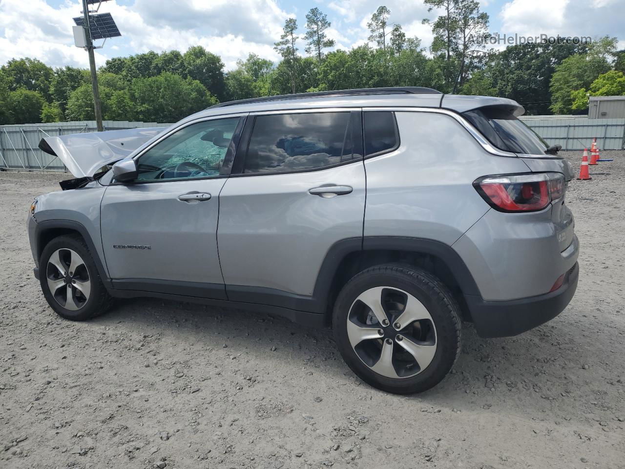 2018 Jeep Compass Latitude Silver vin: 3C4NJCBB3JT105946