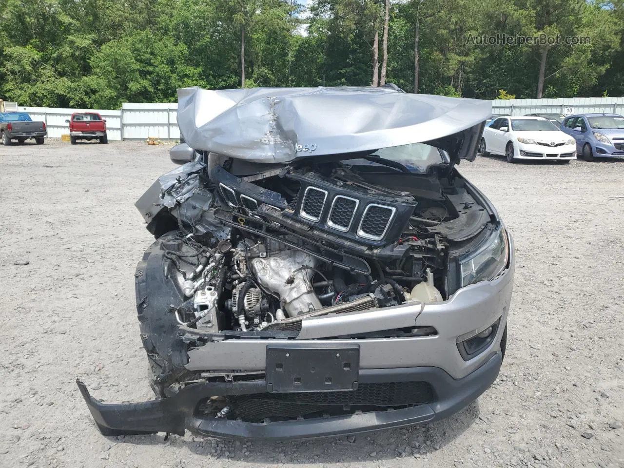 2018 Jeep Compass Latitude Silver vin: 3C4NJCBB3JT105946