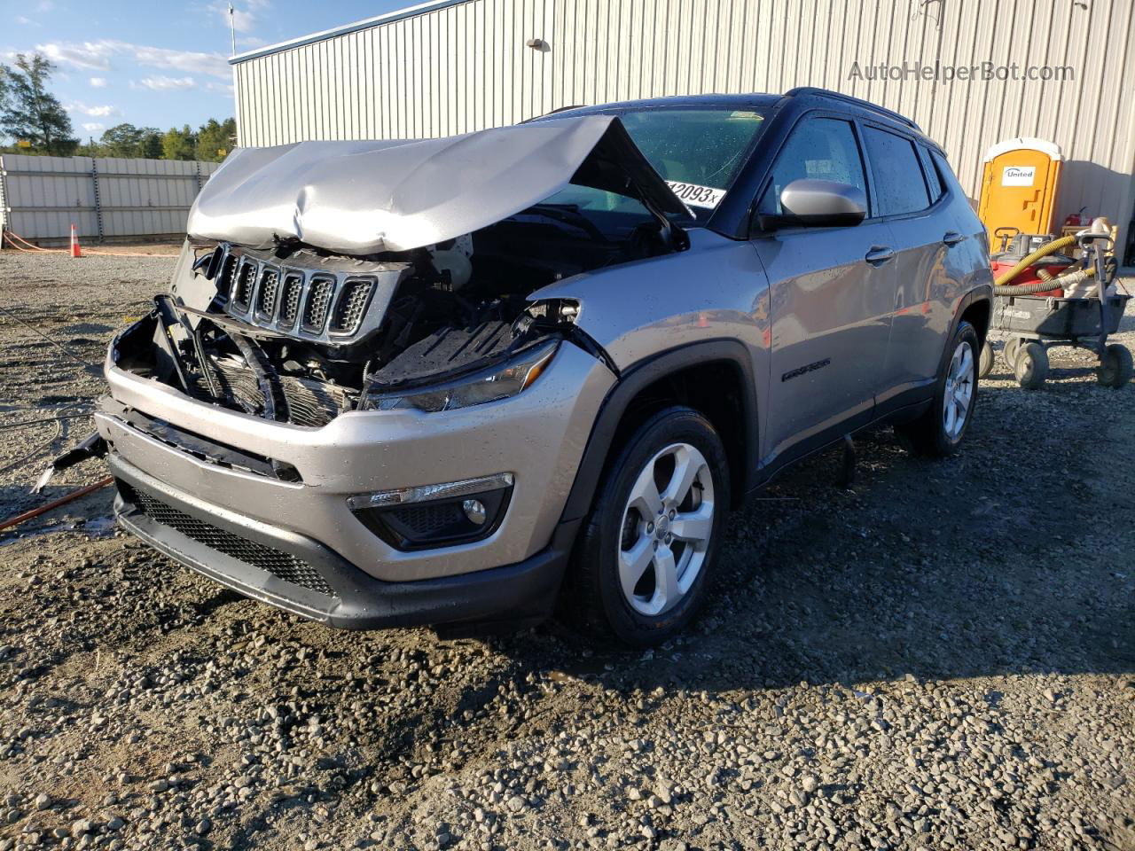 2018 Jeep Compass Latitude Серебряный vin: 3C4NJCBB7JT327048