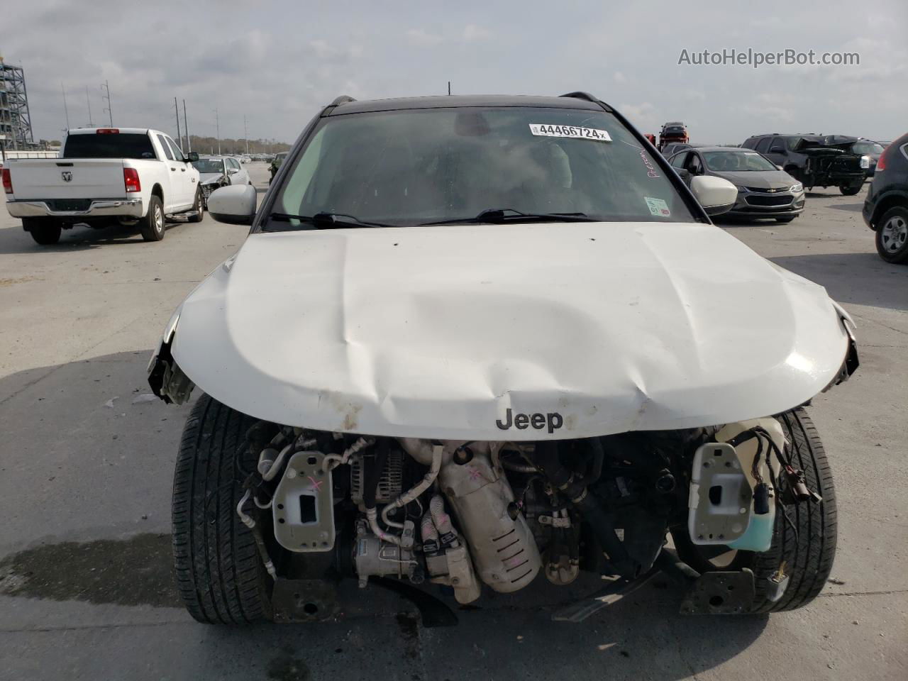 2018 Jeep Compass Latitude White vin: 3C4NJCBBXJT124669