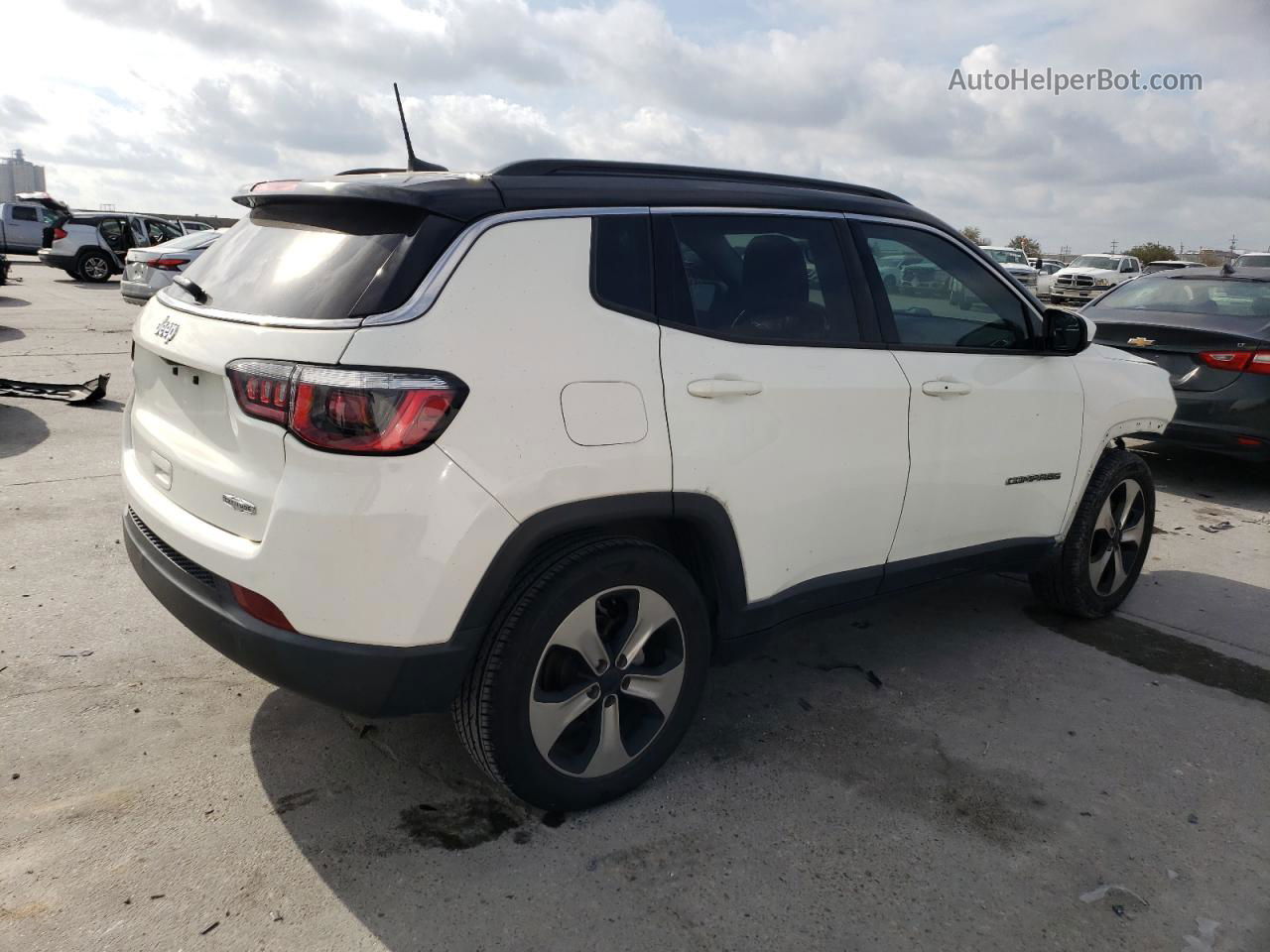 2018 Jeep Compass Latitude White vin: 3C4NJCBBXJT124669