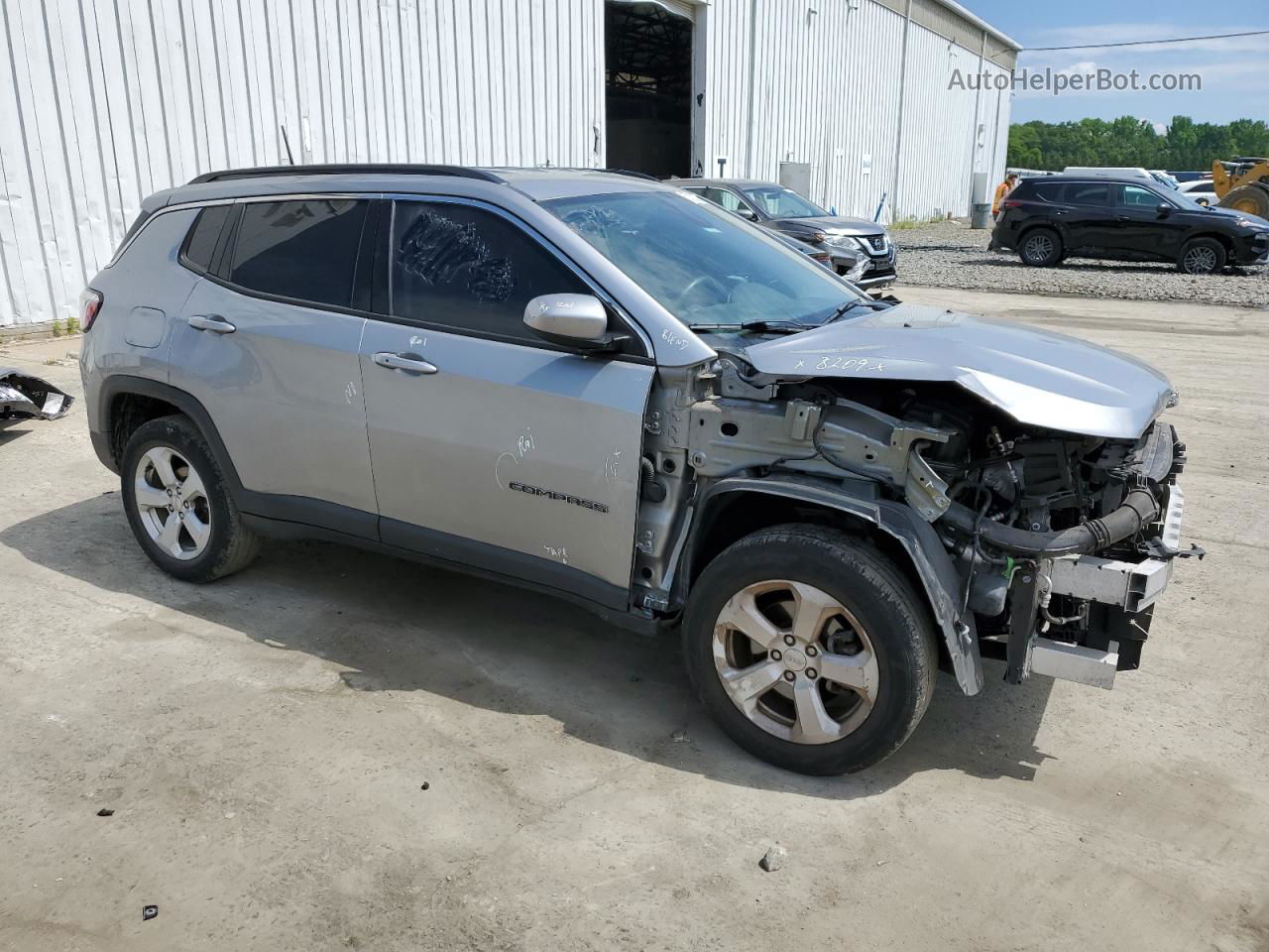 2018 Jeep Compass Latitude Silver vin: 3C4NJDBB1JT423540