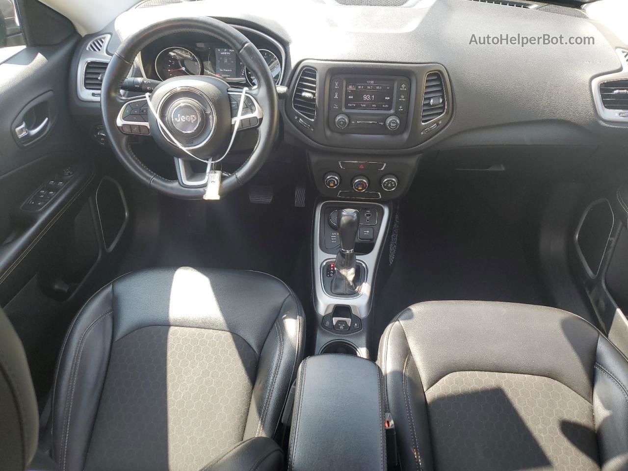 2018 Jeep Compass Latitude Серый vin: 3C4NJDBB4JT282382