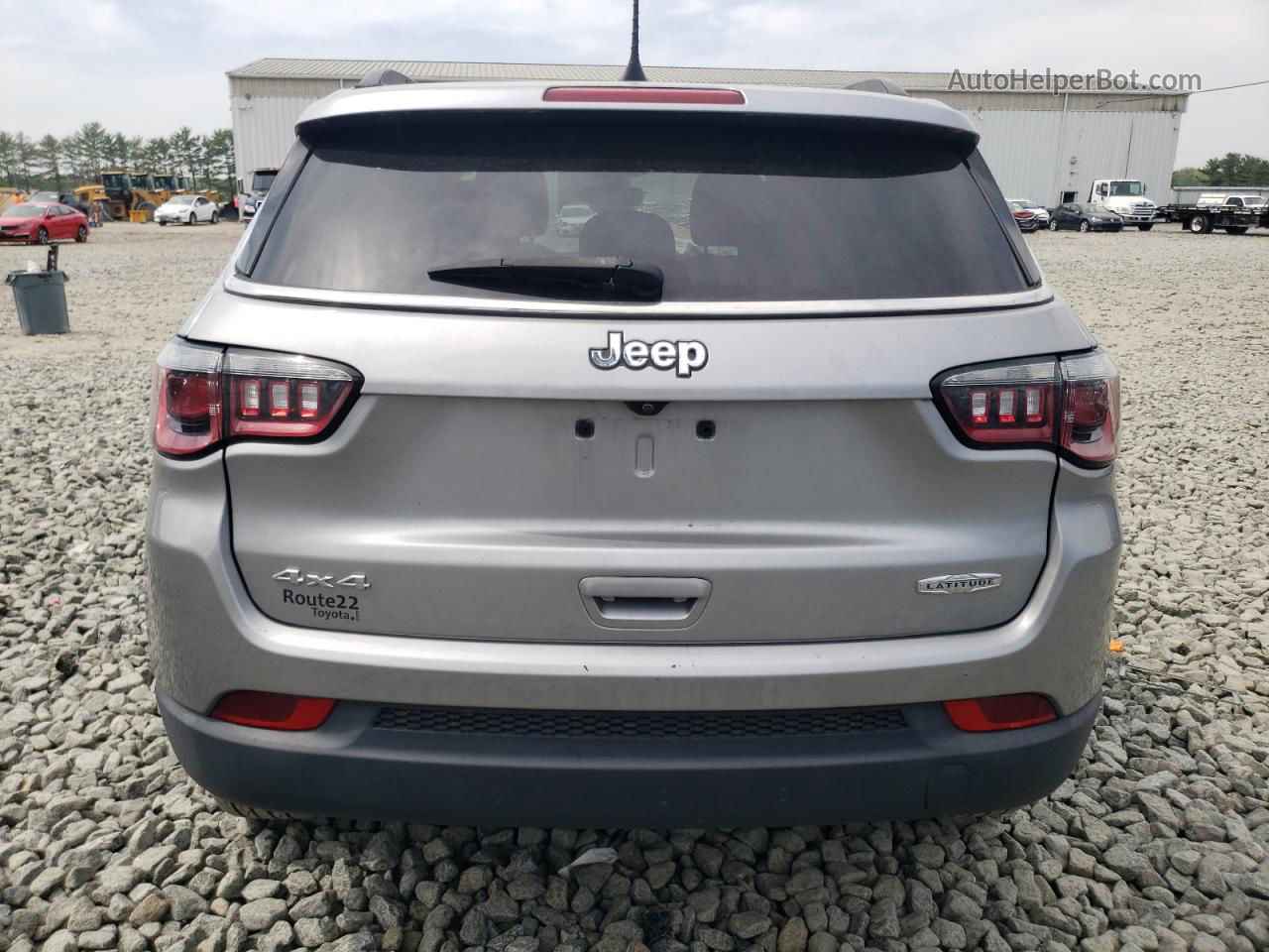 2018 Jeep Compass Latitude Серебряный vin: 3C4NJDBB5JT355632