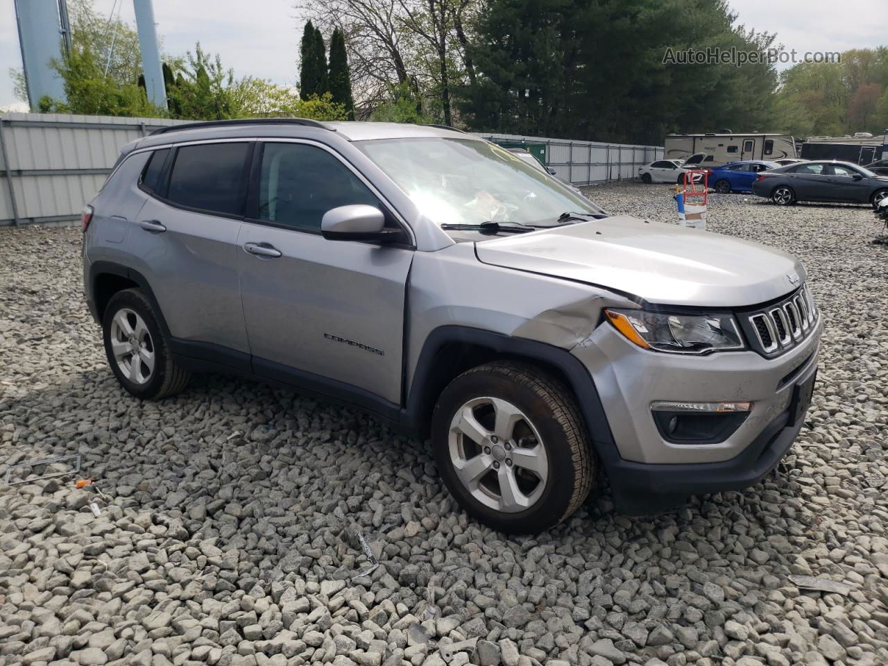 2018 Jeep Compass Latitude Silver vin: 3C4NJDBB5JT355632