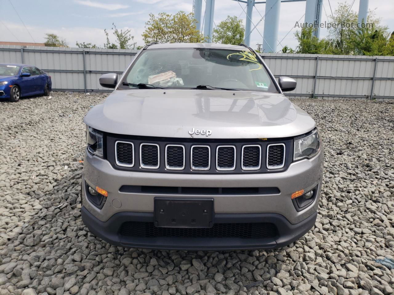 2018 Jeep Compass Latitude Серебряный vin: 3C4NJDBB5JT355632