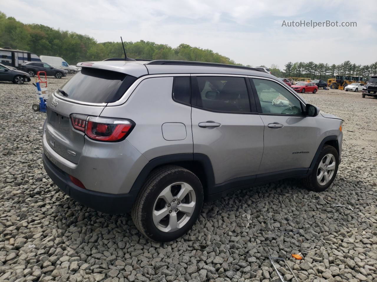 2018 Jeep Compass Latitude Silver vin: 3C4NJDBB5JT355632