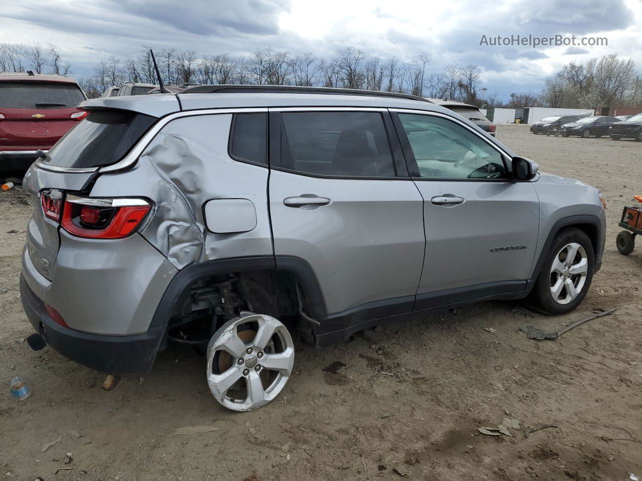 2018 Jeep Compass Latitude Silver vin: 3C4NJDBB6JT112525