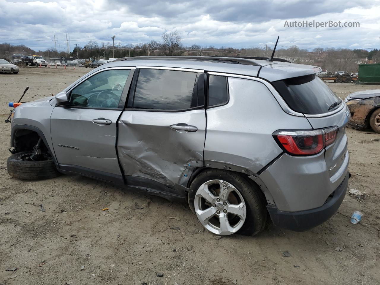 2018 Jeep Compass Latitude Silver vin: 3C4NJDBB6JT112525