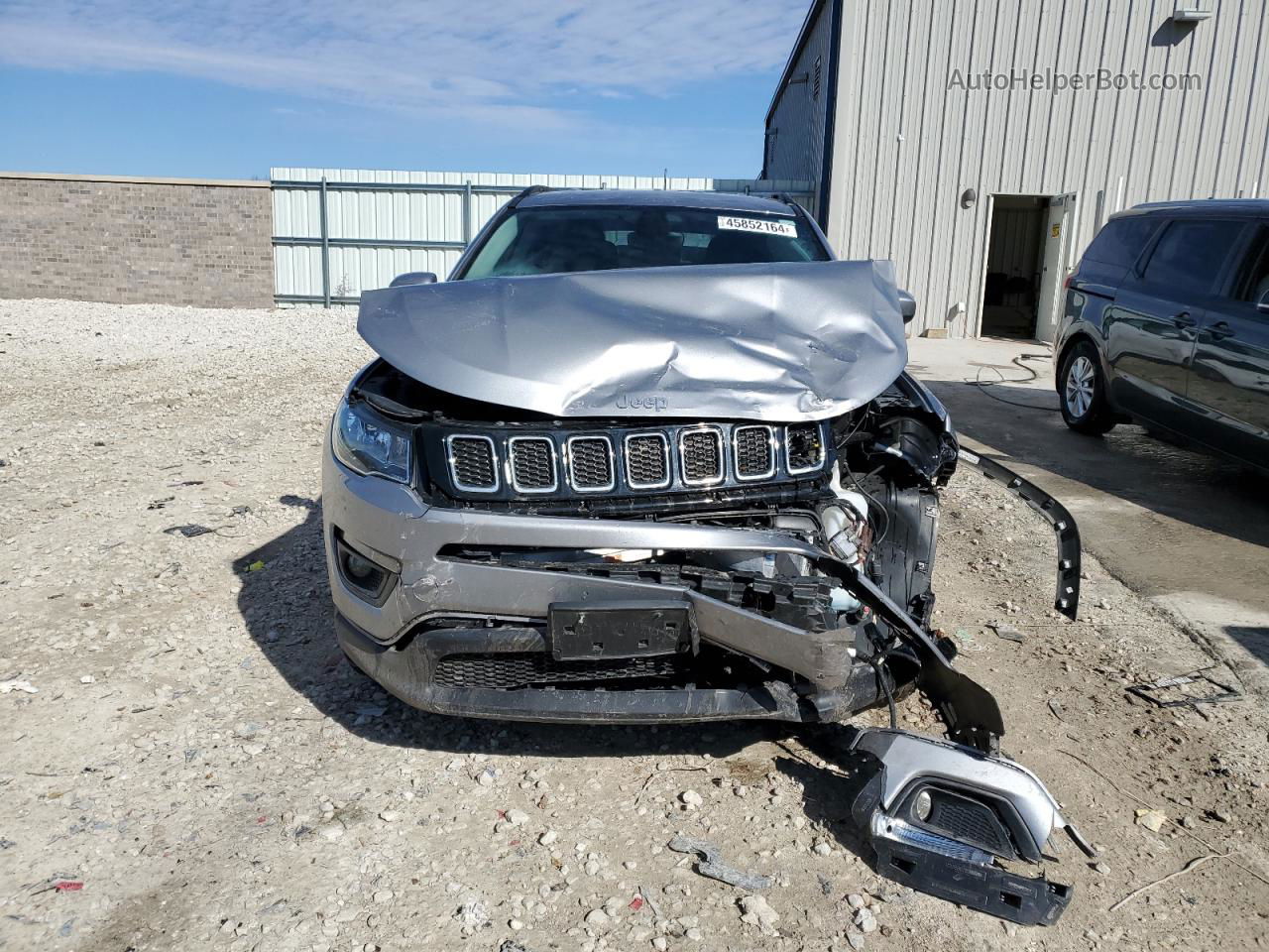 2018 Jeep Compass Latitude Silver vin: 3C4NJDBBXJT180486