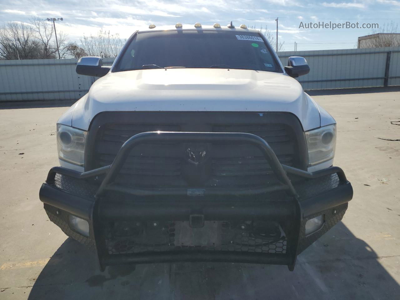 2018 Ram 3500 Laramie White vin: 3C63R3JL2JG140715