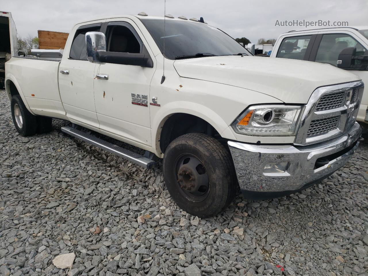 2018 Ram 3500 Laramie White vin: 3C63RRJL1JG393396