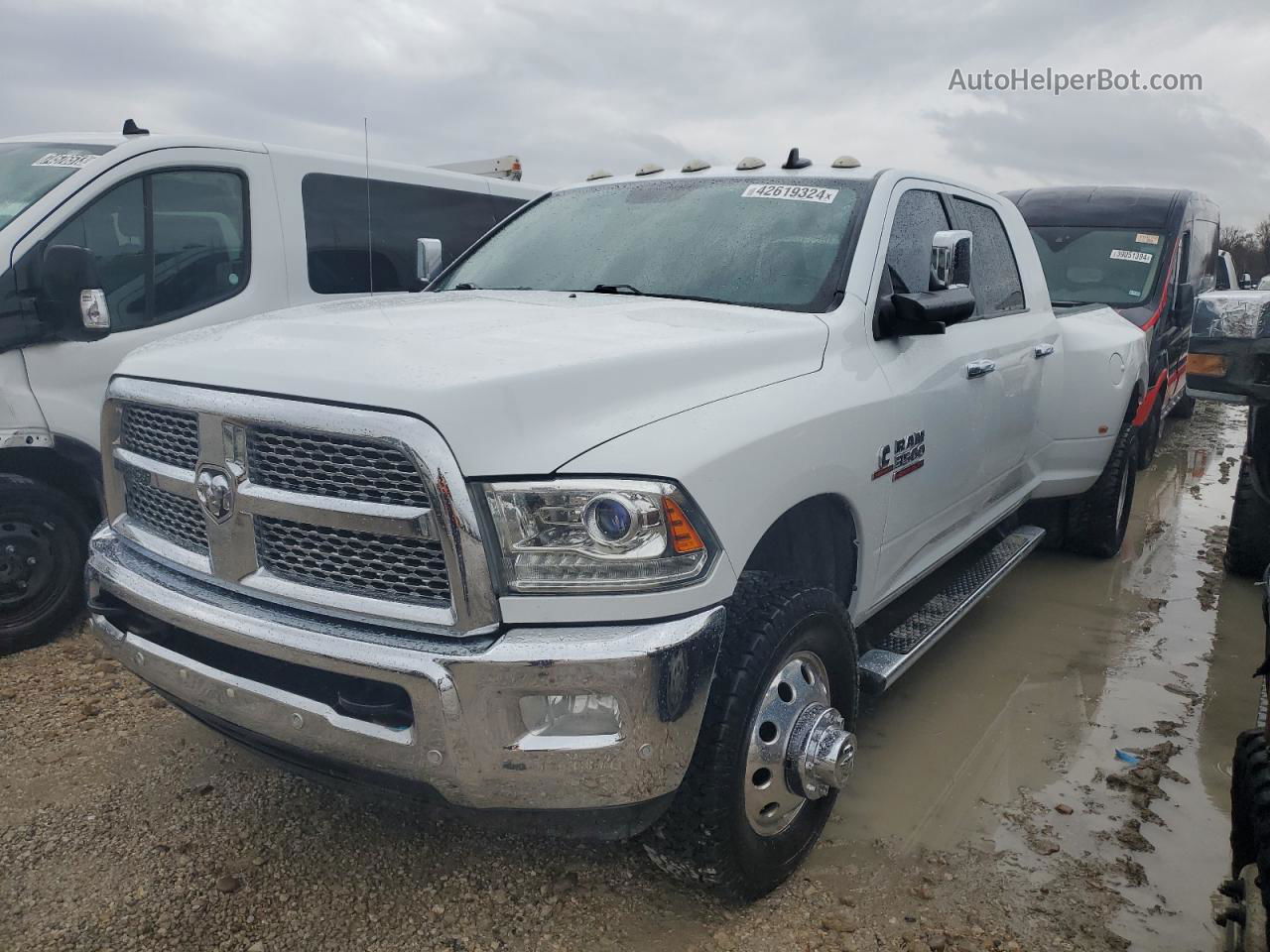 2018 Ram 3500 Laramie White vin: 3C63RRML2JG179030