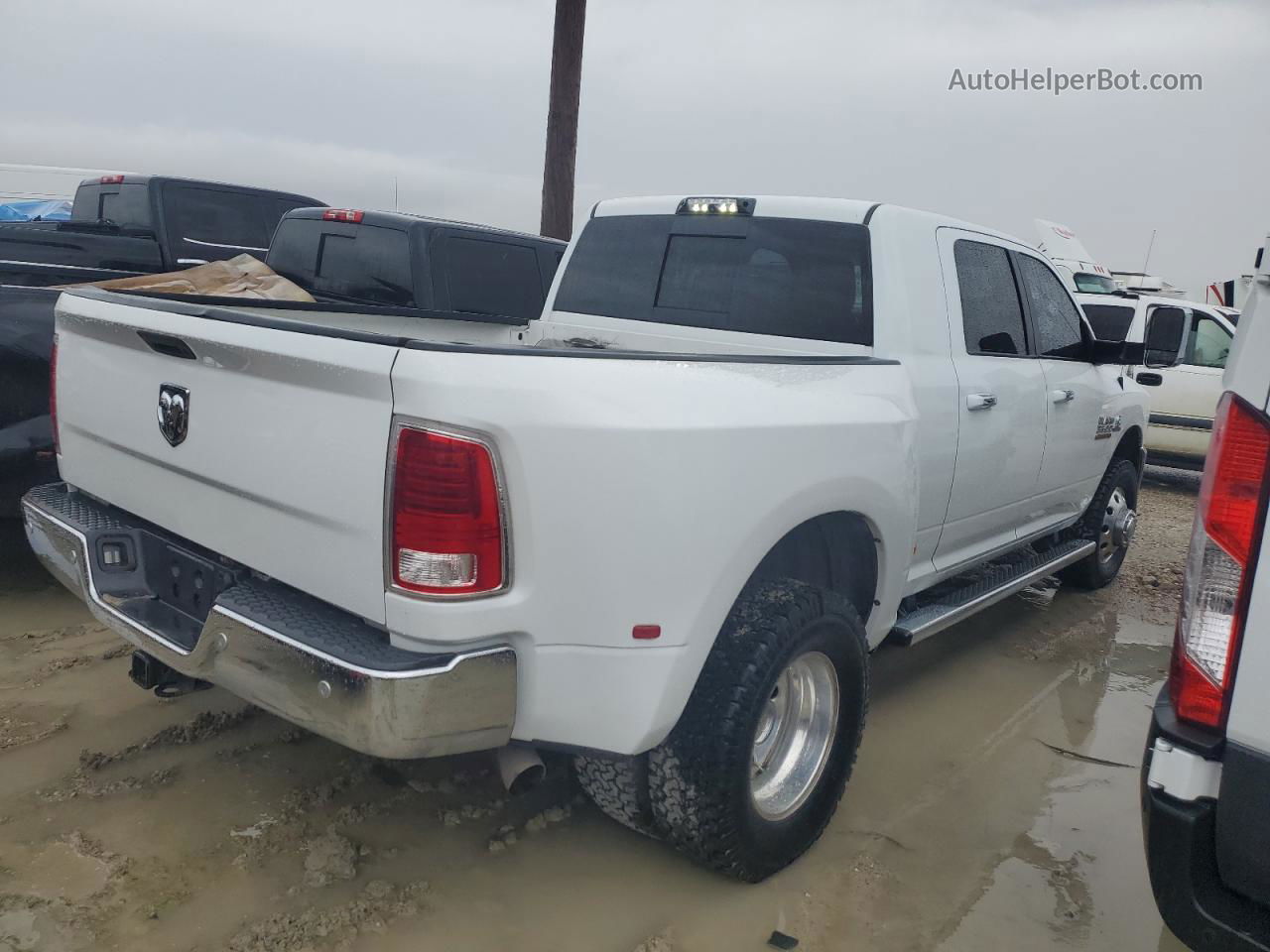 2018 Ram 3500 Laramie White vin: 3C63RRML2JG179030