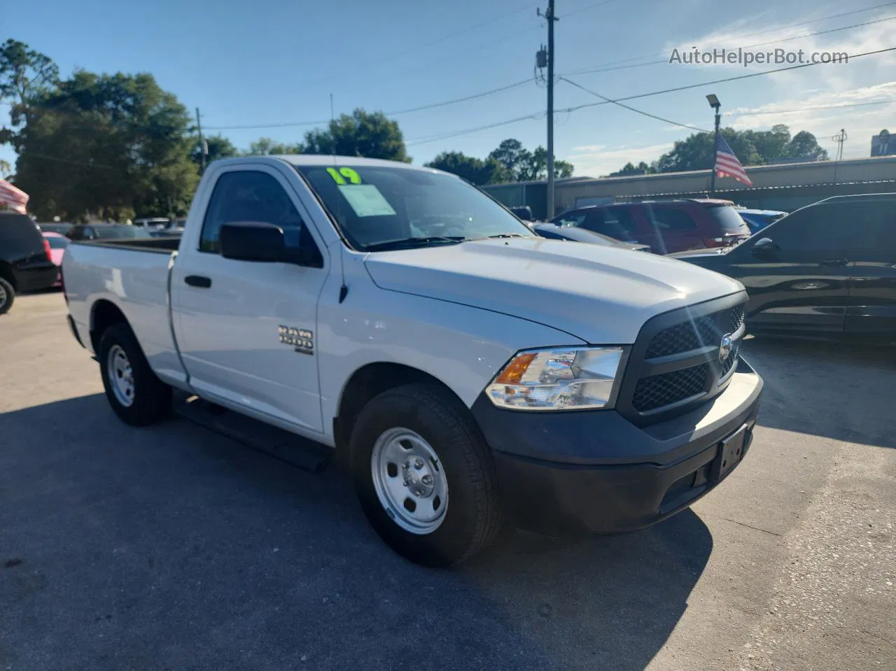 2019 Ram 1500 Classic Tradesman White vin: 3C6JR6AG1KG584472